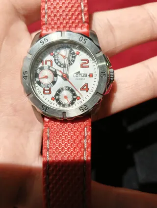 Reloj Lotus Cronógrafo Plata y Rojo