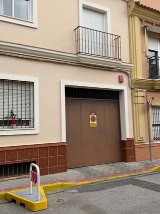 Plaza de garaje en calle toneleros DOS HERMANAS