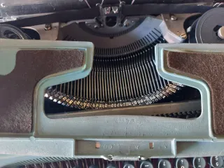 Máquina Escribir Vintage Olivetti Studio 44