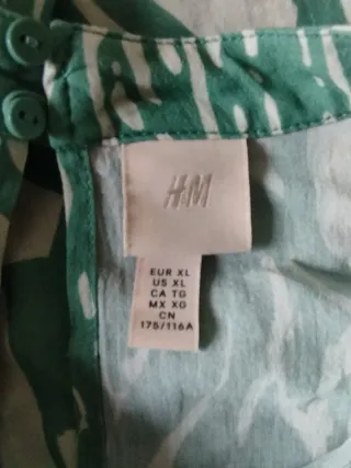 Blusa verde y blanca estampada