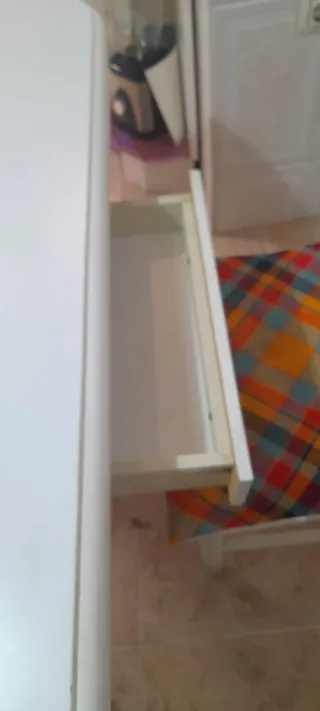 Mesa de cocina blanca