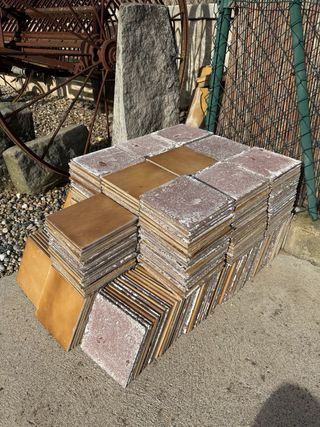 Piezas de Gres Marrón 20x20