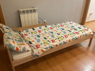 Cama infantil con colchón de Ikea