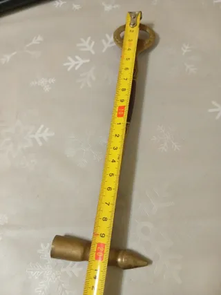 Abrebotellas y martillo rompe hielo antiguo dorado