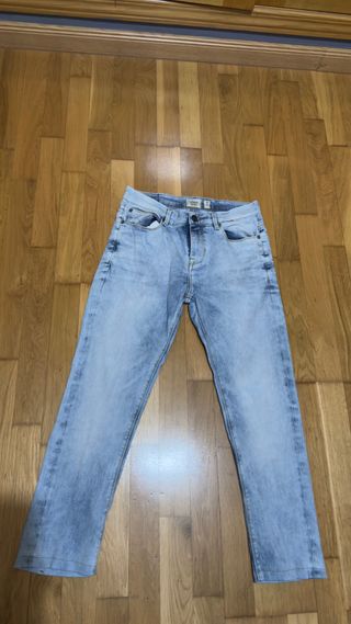 Pantalones vaqueros Pull&Bear desgastados