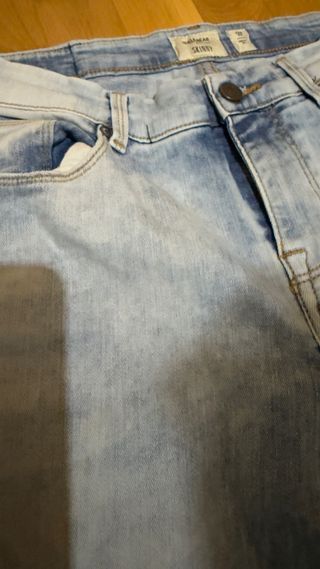 Pantalones vaqueros Pull&Bear desgastados