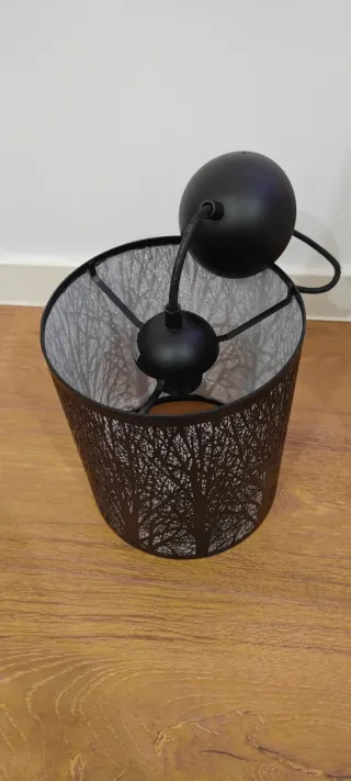 Lámparas de metal negro con diseño de árbol