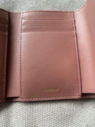 Cartera Burberry Rosa y Beige