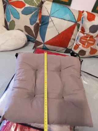 Cojines para sillas multicolor y rojo