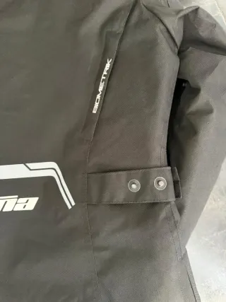Chaqueta de moto negra