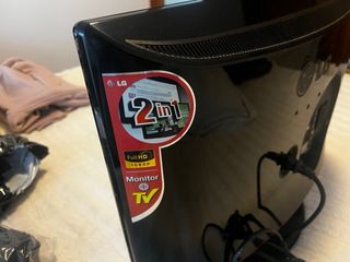 Monitor TV LG Full HD Nero e Rosso