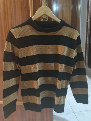 Jersey de rayas negro y dorado