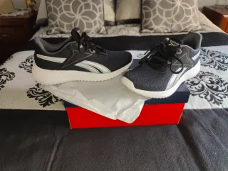 Zapatillas Reebok Negras y Plateadas