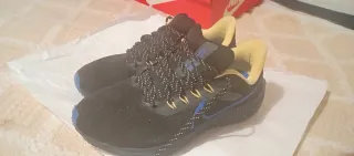 Zapatillas Nike Negras y Azules