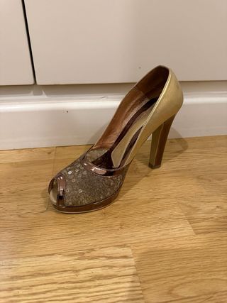 Tacones Peep-Toe Dorados y Marrones. Talla 39