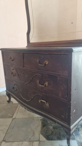 Armario antiguo de madera