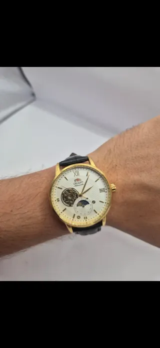 Reloj Mod Orient Automático Dorado y Blanco