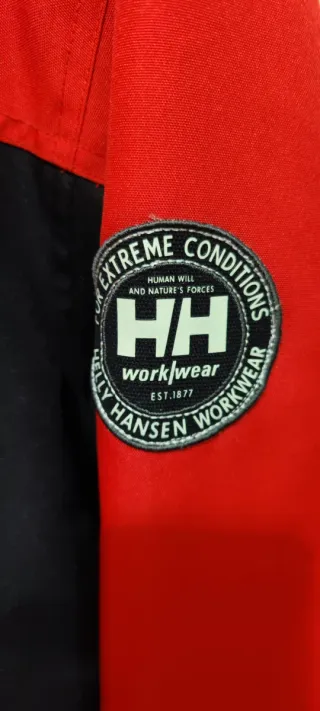 Chaqueta Helly Hansen Roja y Negra