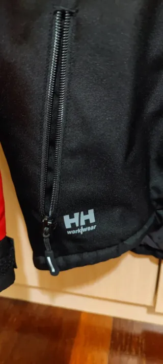 Chaqueta Helly Hansen Roja y Negra