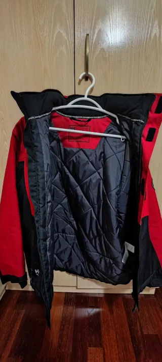 Chaqueta Helly Hansen Roja y Negra