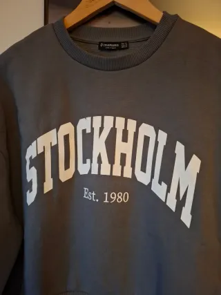 Sudadera crop Stradivarius