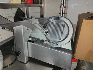 Cortadora de fiambres profesional