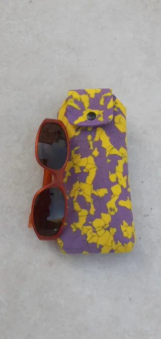 Gafas de sol Bollé Naranja con funda. Años 90