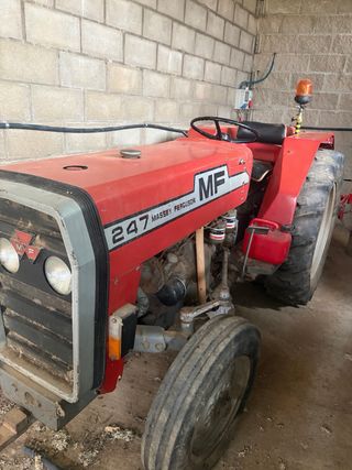 Tractor Massey Ferguson 247 Rojo