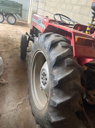 Tractor Massey Ferguson 247 Rojo