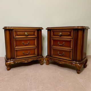 Coppia comodini classici in legno