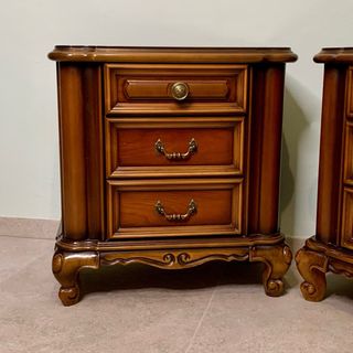 Coppia comodini classici in legno