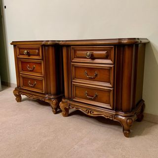 Coppia comodini classici in legno