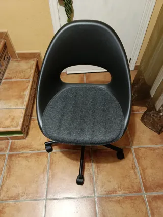 Silla de escritorio IKEA negra