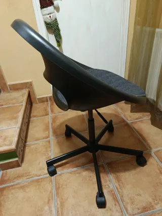 Silla de escritorio IKEA negra