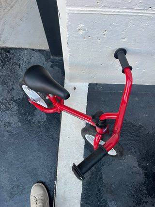 Bicicleta de equilibrio roja Chicco