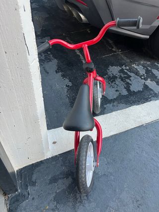 Bicicleta de equilibrio roja Chicco