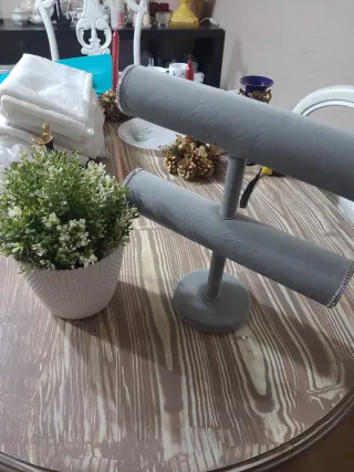 Soporte/expositor para pulseras y relojes