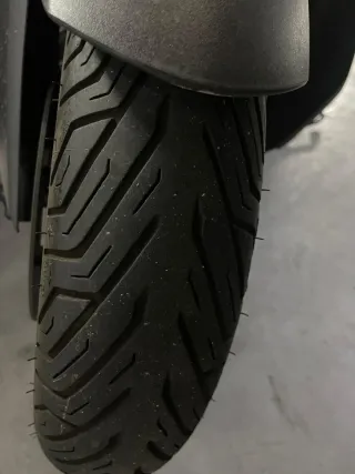 Moto YAMAHA X-MAX 125 cc Scooter Negra