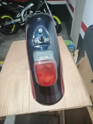 Guardabarros Trasero Hyosung con Piloto