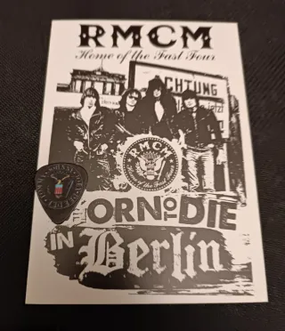 Lote Ramones: 4 Fotos Live + 1 Postal + Púa.