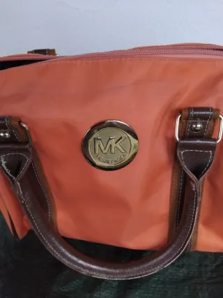 Bolso Michael Kors pequeño color salmón y marrón