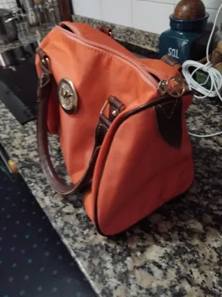 Bolso Michael Kors pequeño color salmón y marrón