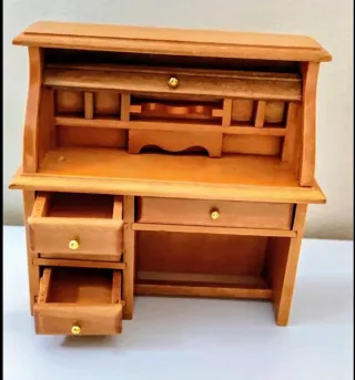 Muebles Casa Muñecas: Sillas y Escritorio