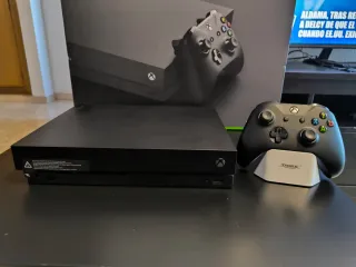Xbox One X Negra + 2 Juegos