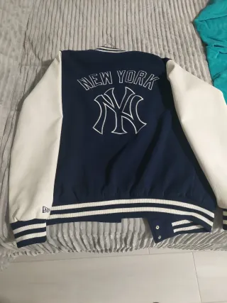Chaqueta New Era Yankees Azul y Blanca