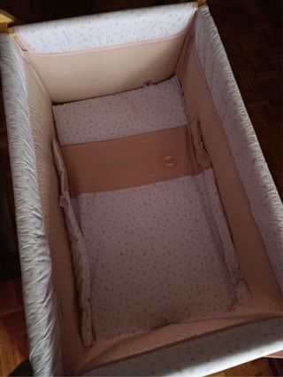 Cuco blanco y rosa para bebé