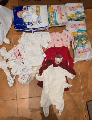 Ropa bebé 0-1m + 0-3m y pañales T1