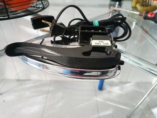 Antigua plancha eléctrica de viaje