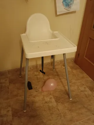 Tronas Ikea Blancas, como Nuevas!