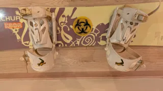 Snowboard Quechua con fijaciones